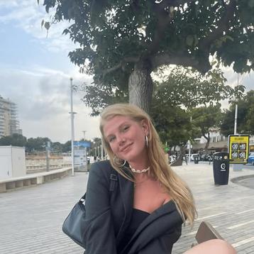 Zelfstandige studio met registratie mogelijk en in... beschikbaar voor biedingen