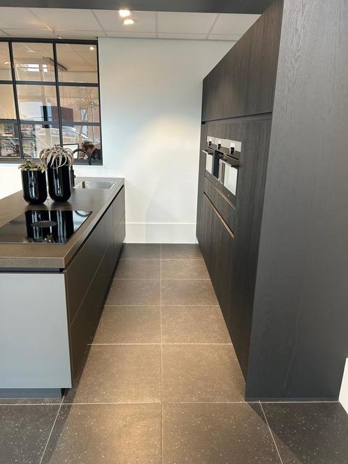 Mooie strakke keuken met schiereiland!, Huis en Inrichting, Keuken | Complete keukens, Overige materialen, Greeploos, Met kookeiland