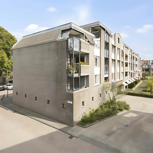 Ruim appartement met 2 slaapkamers en balkon in centrum, Huizen en Kamers, Huizen te huur, Direct bij eigenaar, Appartement