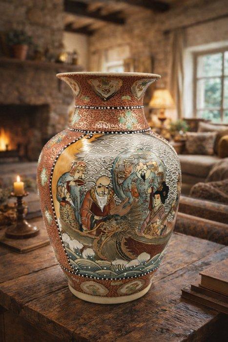 Satsuma di stile moderno o produzione tardo-Meiji. - Vaas -, Antiek en Kunst, Curiosa en Brocante