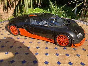 Altaya 1:8 - Modelauto - Bugatti Veyron beschikbaar voor biedingen