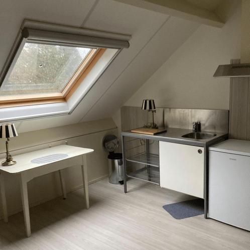 Gestoffeerde kamer te huur aan Eikenweg gevonden in Emmen, Huizen en Kamers, Kamers te huur, 20 tot 35 m², Overige regio's