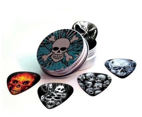 Blikje + plectrums met afbeelding van een doodshoofd, Verzamelen, Overige Verzamelen, Nieuw, Ophalen of Verzenden