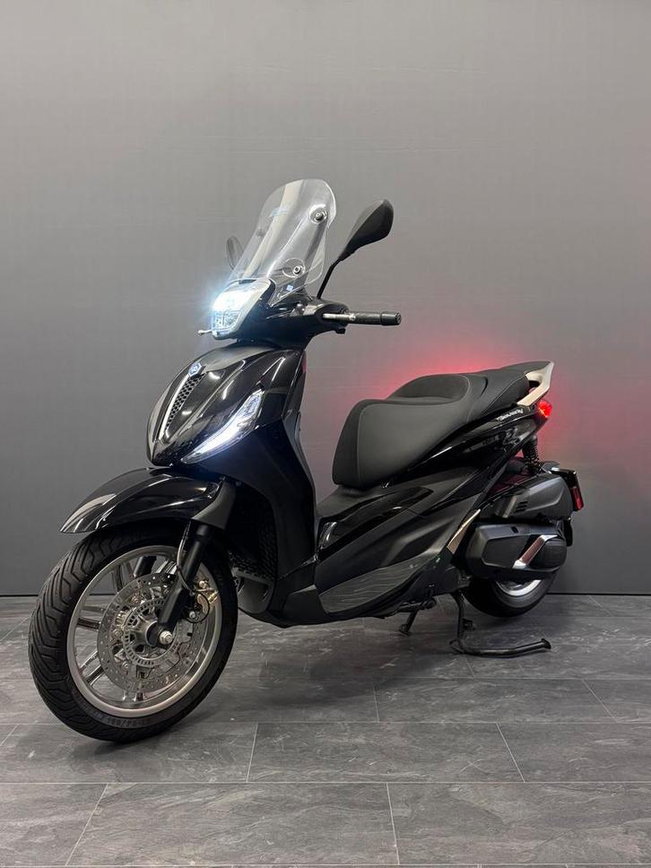 Piaggio Beverly 400 HPE 2025 | 6500km | alarm | Led |, Motoren, Motoren | Piaggio, Scooter, Minimaal motorrijbewijs A1, 1 cilinder