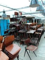 Gevraagd oude schoolstoelen krukjes stapel stoelen kerkstoel