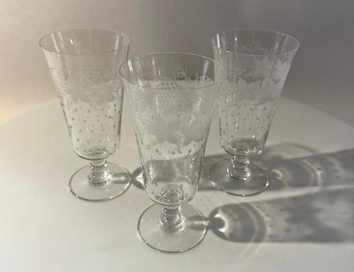 Baccarat - 3 kristallen vazen/glazen – geëtst druiven- en, Antiek en Kunst, Antiek | Glas en Kristal