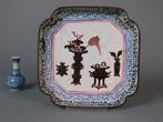 Very Finely Painted Vases, Censers, Scholars Objects - Bord, Antiek en Kunst