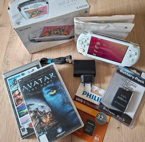 PSP 3004  Complete Set  Nieuwstaat + 30 games, Spelcomputers en Games, Spelcomputers | Sony PSP