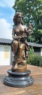 sculptuur, druiven vrouw - 28 cm - brons marmer, Antiek en Kunst
