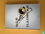 6ème jour, Le - Le Trombone Illustré  - 2009, Boeken, Stripboeken, Eén stripboek, Verzenden, Zo goed als nieuw, Bouharmont, Julien, Bretécher, Claire, Chardez, Didier, Comès, Dieter Hermann, Culliford, Thierry, Degotte, Charles, Deliège, Paul, Delporte, Yvan, Desberg, Stephen, Franquin, André, Gillain, Joseph, Hausman, René, Jaroszynski, Loup, Mayeu, Max, Roba, Jean, Rosinski, Grzegorz, Smet, Peter de, Verbeek, Gustave.