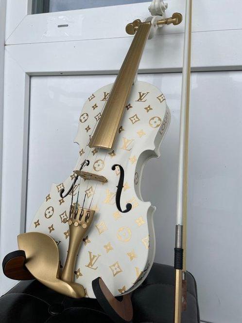 J.Reinhardt - Custom Louis Vuitton Violin - Vintage White &, Antiek en Kunst, Kunst | Schilderijen | Modern