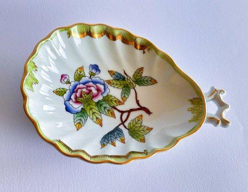 Herend - Kom - hand-painted bowl - Queen Victoria pattern. -, Antiek en Kunst, Antiek | Meubels | Tafels