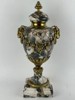 Decoratief ornament - Frankrijk - Een grote marmeren