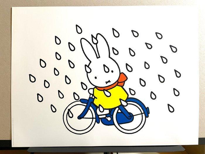 Dick Bruna - Nijntje op de fiets in de regen 1982. LAST, Antiek en Kunst, Antiek | Glas en Kristal