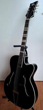 Melodija Menges - - Archtopgitaar - Slovenië - 1960, Muziek en Instrumenten, Nieuw