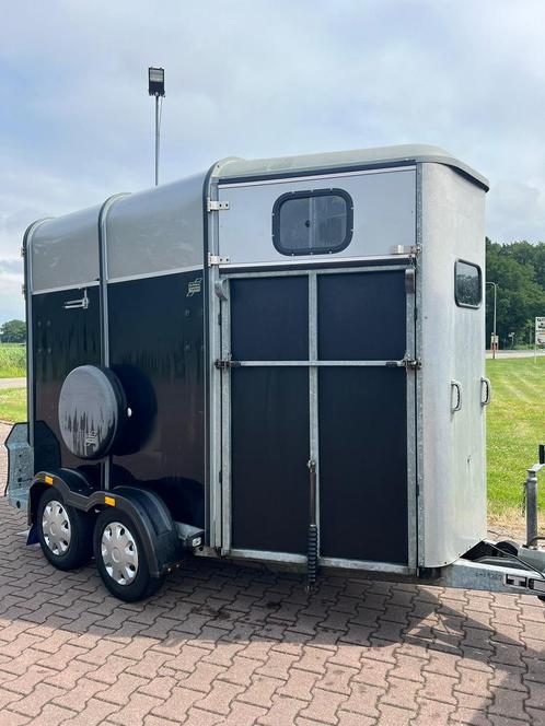 Oerdegelijke Ifor Williams 2-paards met Alu bodem en vooruit, Dieren en Toebehoren, Paarden en Pony's | Trailers en Aanhangwagens