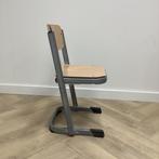 Tweedehands Project schoolstoel (rode stip) zithoogte 39 cm, Huis en Inrichting, Ophalen of Verzenden, Gebruikt, Hout, Eén