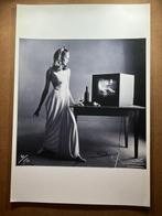 Bert Stern - Bert Stern signed Famous Twiggy and the T.V., Antiek en Kunst