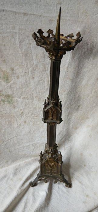 Kandelaar - verbronst - Gotische kerk kandelaar, Antiek en Kunst, Antiek | Overige Antiek