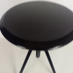 Kruk - Gepoederd metaal met gelakte houten zitting en, Antiek en Kunst