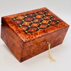 Sieradendoos - Hout (Thuya), hout, parelmoer, marqueterie,