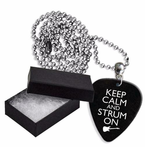 Aluminium plectrum ketting met tekst Keep Calm and Strum On, Verzamelen, Overige Verzamelen, Nieuw, Ophalen of Verzenden