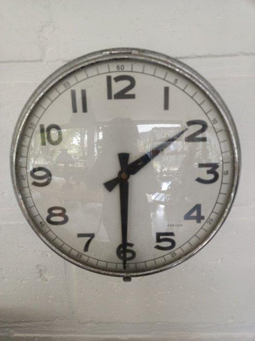 Wereldklok (2) - ad Industrieel design Verchroomd -, Antiek en Kunst, Antiek | Wandborden en Tegels