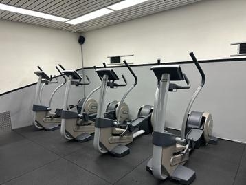 25x Technogym crosstrainers synchro Led Series Technogym beschikbaar voor biedingen