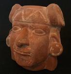 Moche portret hoofd met twee zeevogels op zijn hoofdtooi -