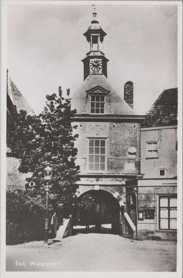 TIEL - Waterpoort, Verzamelen, Ansichtkaarten | Nederland, Verzenden
