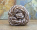 Licht bruine alpaca tussah zijde blend, Hobby en Vrije tijd, Spinnewielen en Spinnen, Nieuw, Ophalen of Verzenden, Spinwol