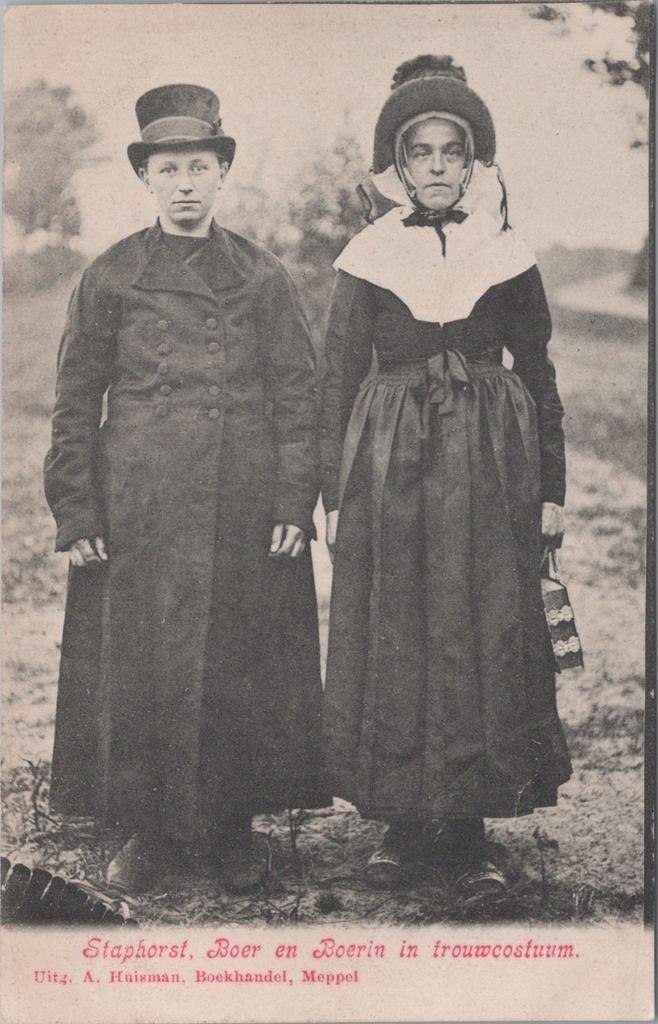 STAPHORST - Boer en Boerin in trouwcostuum, Verzamelen, Ansichtkaarten | Nederland