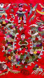 Oosters traditioneel borduurwerk met mythologische dieren op, Antiek en Kunst