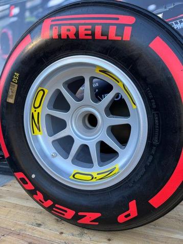 Wiel compleet met band - Pirelli - O.Z - Formule 1 **** NO beschikbaar voor biedingen