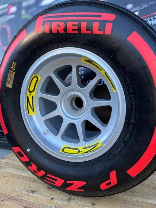 Wiel compleet met band - Pirelli - O.Z - Formule 1 **** NO, Verzamelen, Automerken, Motoren en Formule 1