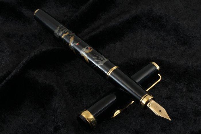 Platinum - Black Lacquer Maki-e Cranes and Mt. Fuji with 18K, Verzamelen, Pennenverzamelingen