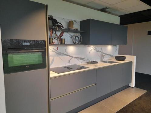 Schitterende keuken, uitgevoerd in ultramat donkergroen, Huis en Inrichting, Keuken | Complete keukens, Overige materialen, Greeploos