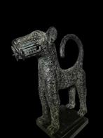 Léopard - sculptuur - De ingevoerde tekst ife lijkt een