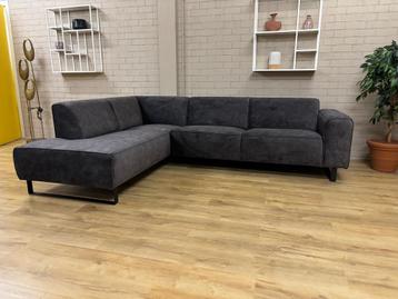 Weg = Weg! Mega Showroom Sale op Banken, Tafels en Meer! beschikbaar voor biedingen