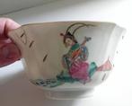 famille rose - Kom - A Chinese famille rose bowl late 19thc, Antiek en Kunst