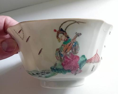 famille rose - Kom - A Chinese famille rose bowl late 19thc, Antiek en Kunst, Antiek | Overige Antiek