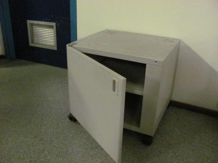 Kast met deur, Zakelijke goederen, Kantoor en Winkelinrichting | Kantoormeubilair en Inrichting, Gebruikt