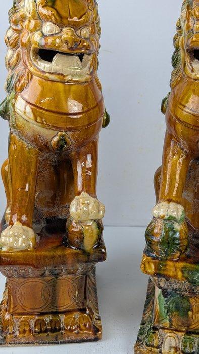Mooie grote set Foo Dogs - Keramiek - China (Zonder, Antiek en Kunst, Antiek | Overige Antiek