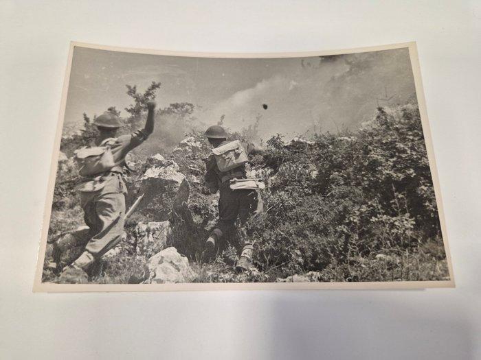 Wiktor Ostrowski (1905-1992) - WWII: Battle of Monte Cassino, Antiek en Kunst, Kunst | Designobjecten
