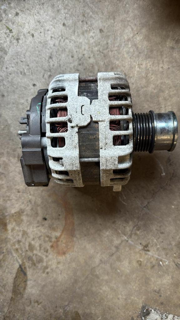 VW Audi Skoda GOLF Dynamo  04C903023L 140A, Auto-onderdelen, Carrosserie en Plaatwerk
