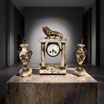 Klok en garnituur set (3) - Marmer, Zinklegering, Glas -, Antiek en Kunst
