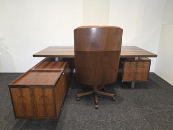 E. Pedersen & Søn bureau & tafel set, Europa 2002-serie beschikbaar voor biedingen