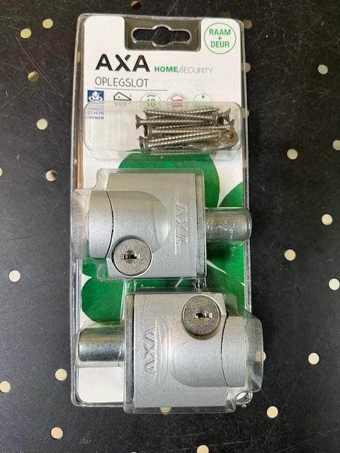 Axa Oplegslot 3012 zilver NIEUW set a 2 stuks. € 23.95 pst, Doe-het-zelf en Verbouw, Hang- en Sluitwerk, Slot, Nieuw, Overige materialen