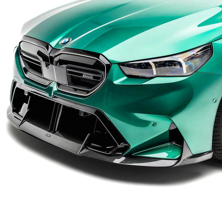 Dit betreft een BMW G90 G99 M5 Carbon Adro voorbumper, Auto diversen, Tuning en Styling, Verzenden