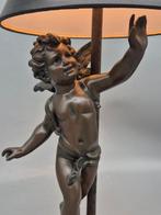 Tischlampe – Puttofigur – Holzsockel und Metall - Lamp -